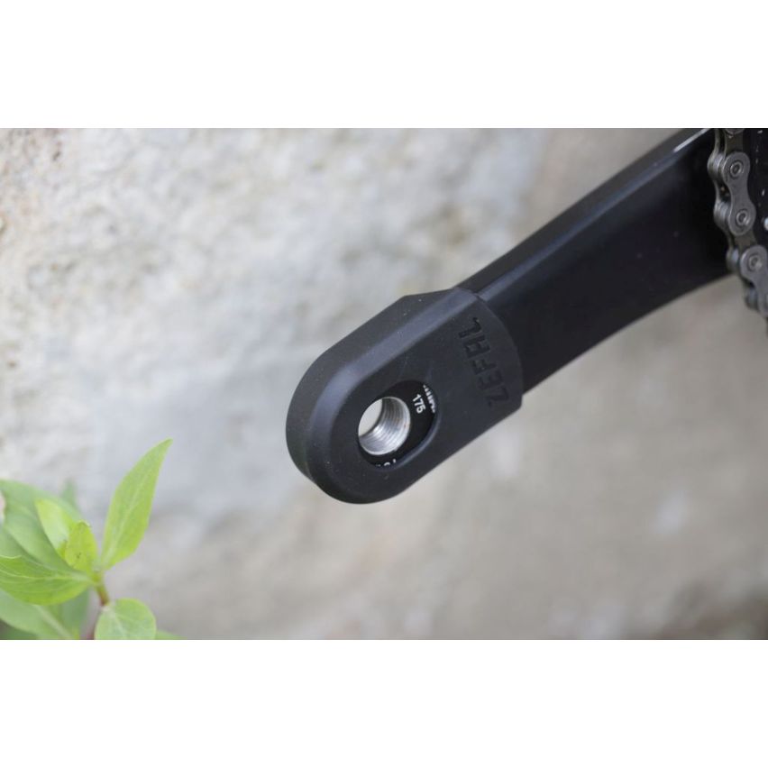 ZÉFAL Crankset accessories Crank Boot Minimalist and effective end-piece protection, the Crank Armor protects cranks against impacts and stones
